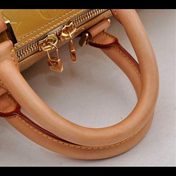 Stunning Vernis Boston Yellow Patent Leather Weekend/Travel Bag - Picture 6 of 16